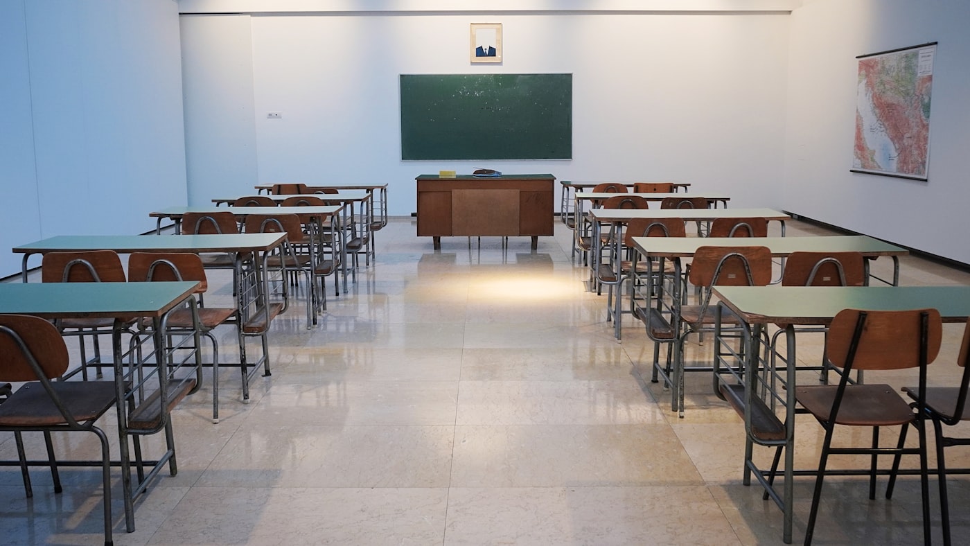 School staffing solutions for UK schools